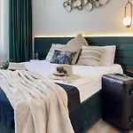 Luff Living - Adult Only 12 호텔 3*