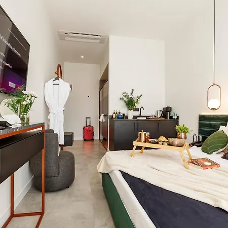 The One Living - Adult Only Hotel