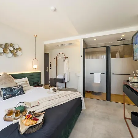 The One Living - Adult Only Hotel *